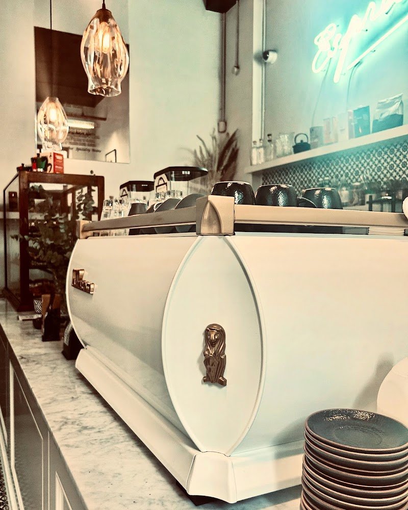 Little Avenue Des Italians photo 3