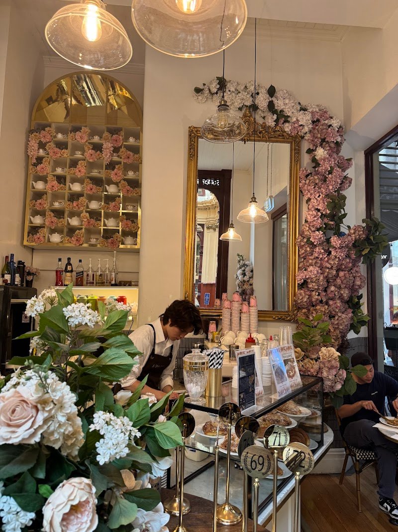 Le Petit Chateau Restaurant photo 4