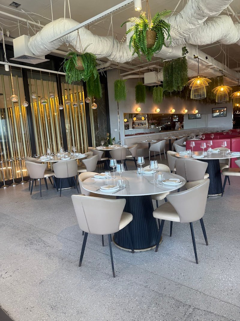 La Calabrese Italian Restaurant Lunch and Dinner photo 5