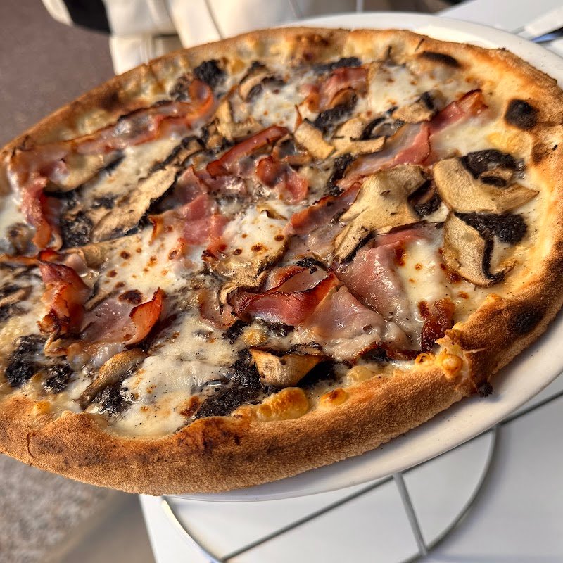 Julius Pizzeria photo 4