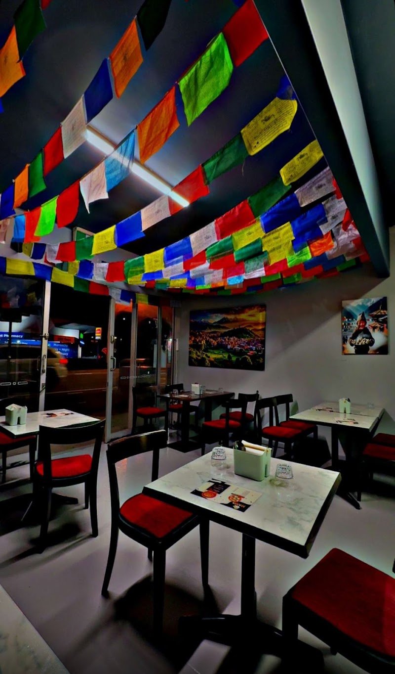 Momo Hungers photo 6