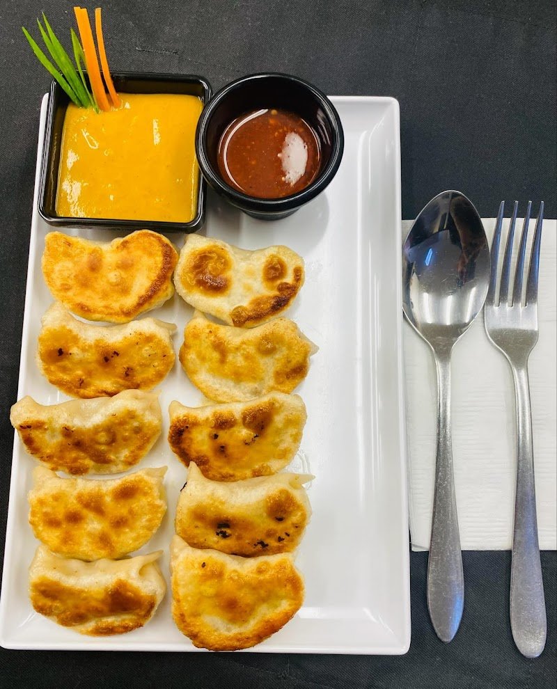 Momo Hungers photo 3