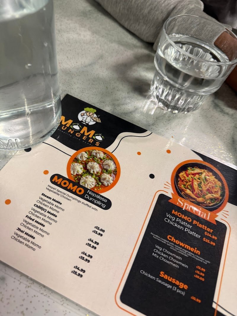 Momo Hungers photo 8