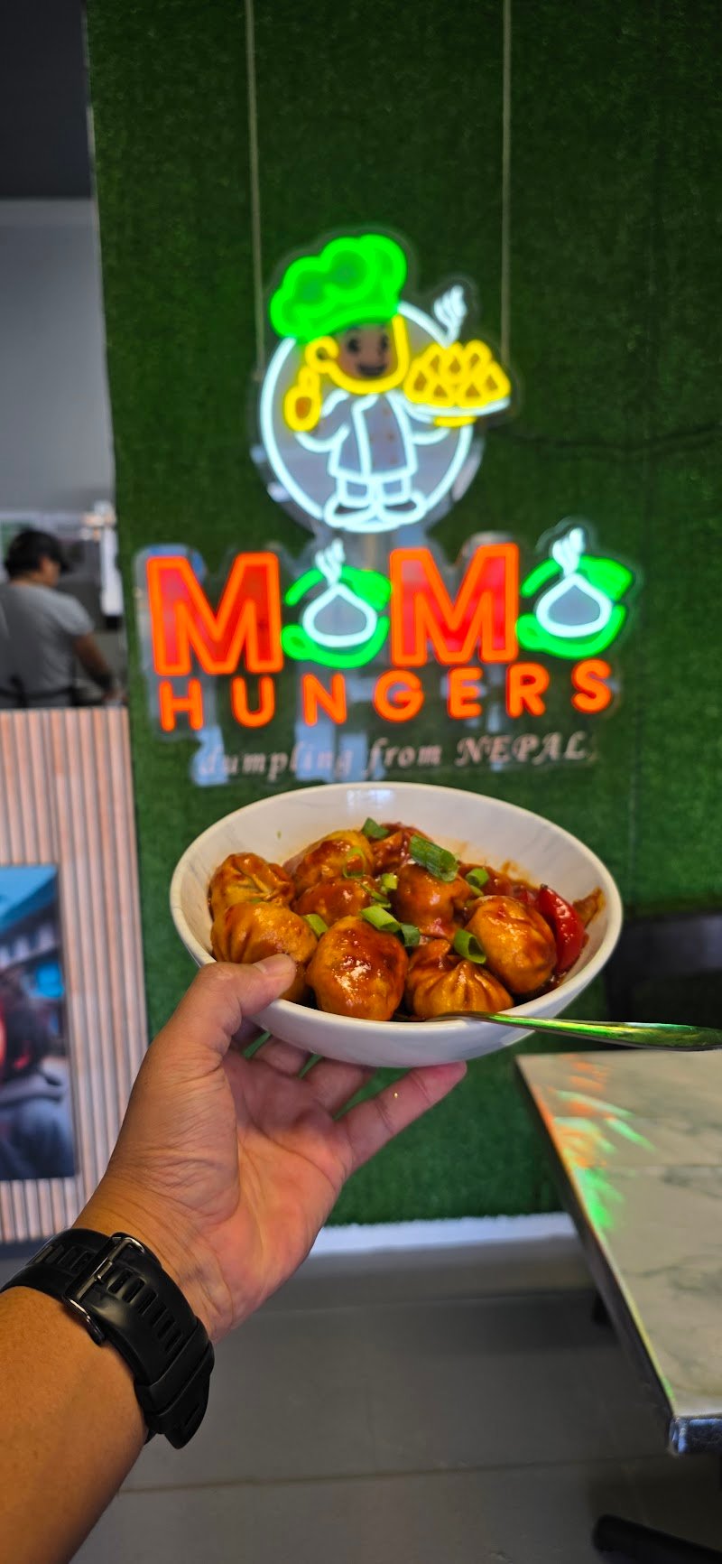 Momo Hungers photo 10