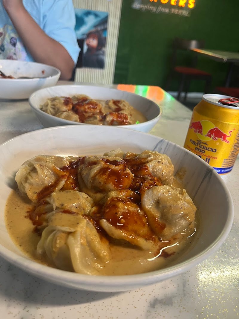 Momo Hungers photo 4