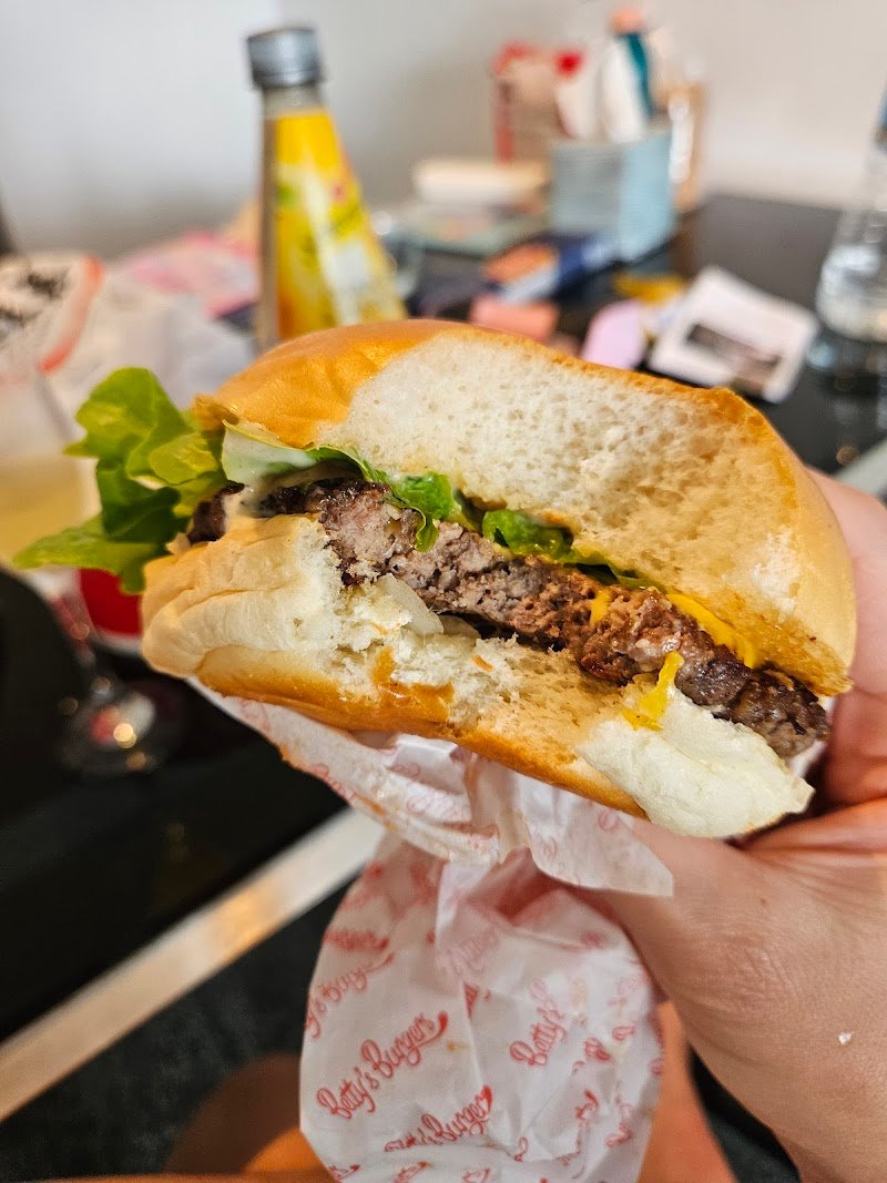 Betty's Burgers photo 3