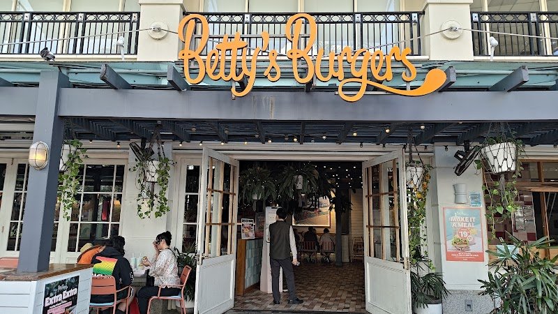 Betty's Burgers photo 4