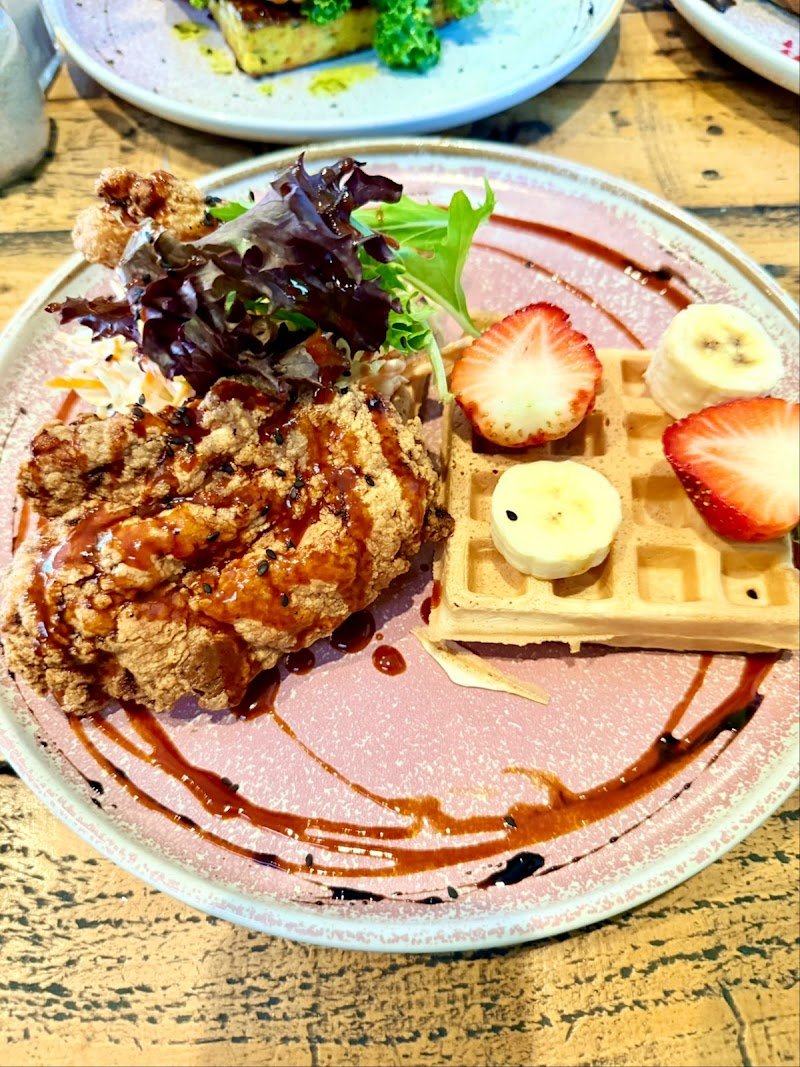 Little Lefroy's photo 4